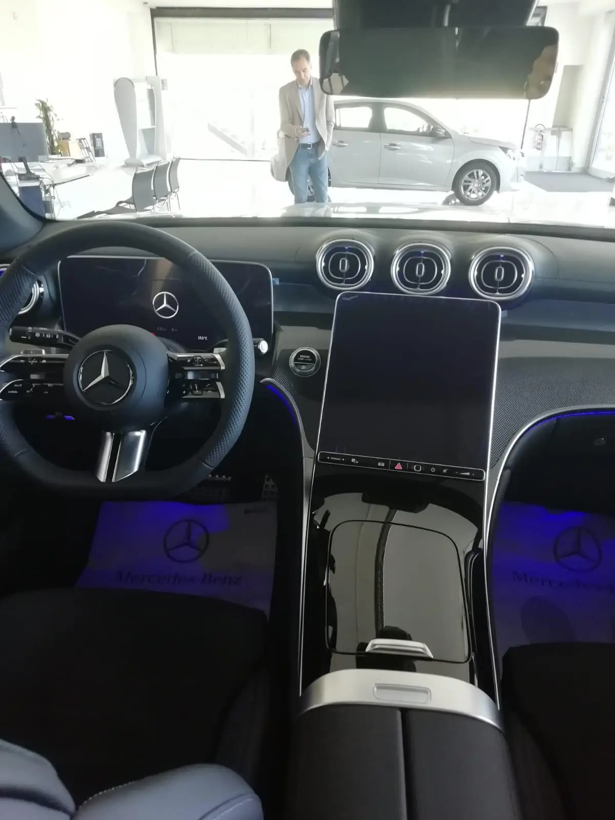 Mercedes Benz GLC 2025, extérieur — Nice Luxury Car Rental, Nice. Mercedes Benz GLC in Nice La Mercedes Benz GLC 2025 fait partie des SUV proposés à la…
