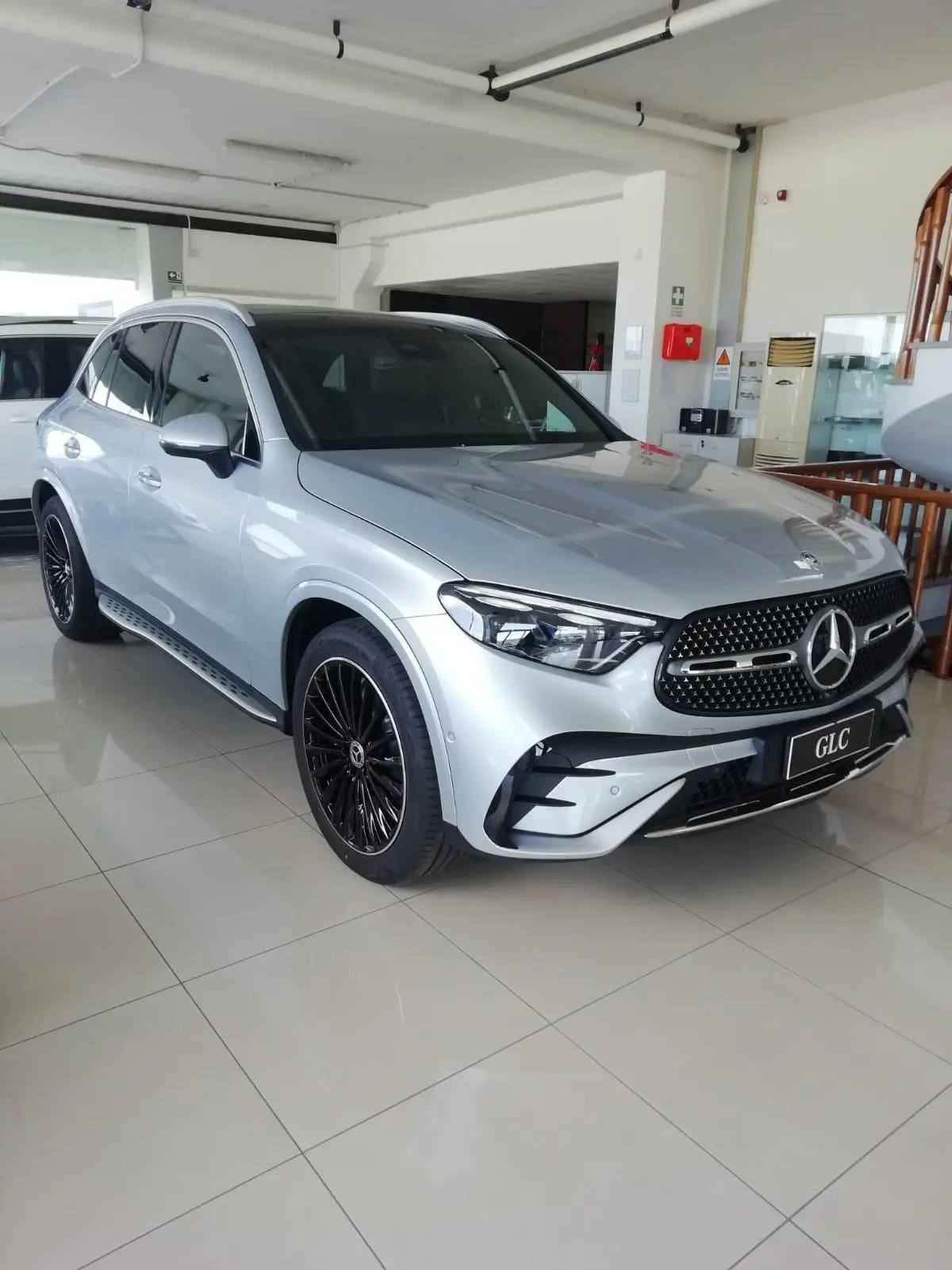 Mercedes Benz GLC 2025, vue arrière — Nice Luxury Car Rental, Nice. Mercedes Benz GLC in Nice La Mercedes Benz GLC 2025 fait partie des SUV proposés à la…