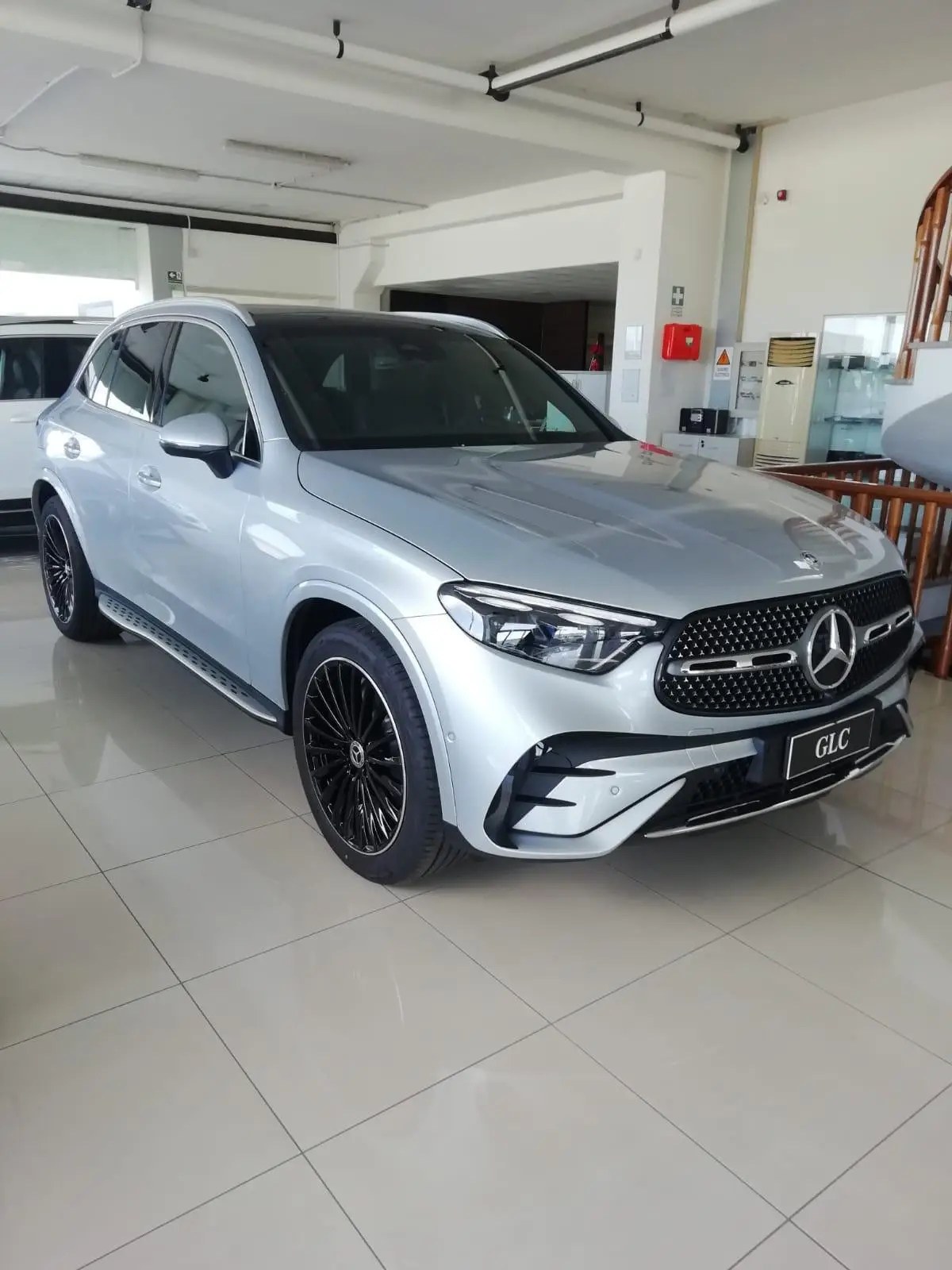 Mercedes Benz GLC 2025, vue arrière — Nice Luxury Car Rental, Nice. Mercedes Benz GLC in Nice La Mercedes Benz GLC 2025 fait partie des SUV proposés à la…