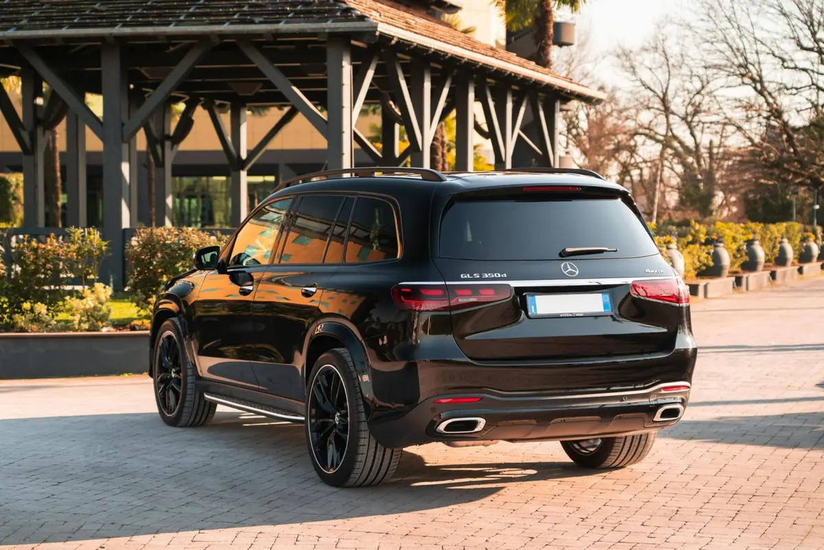 Mercedes Benz GLS-klasse 350 D Exclusive 7 Posti 2025, exterior — Nice Luxury Car Rental, Nice. Mercedes Benz GLS-klasse 350 D Exclusive 7 Posti in Nice The Mercedes Benz GLS-klasse 350…
