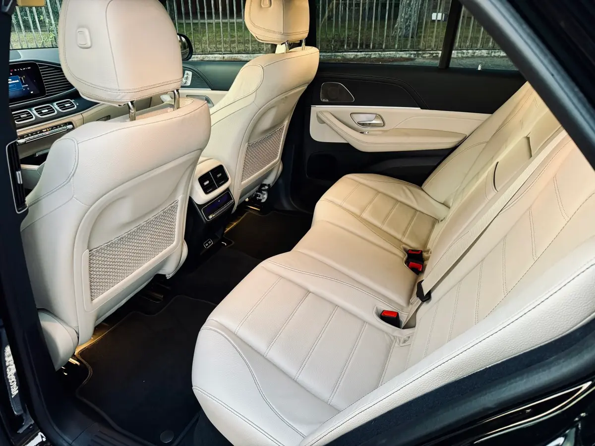 Mercedes Benz GLS Maybach 2022, vue avant — Nice Luxury Car Rental, Nice. Mercedes Benz GLS Maybach in Nice Louer une Mercedes Benz GLS Maybach 2022 à Nice, c'est…