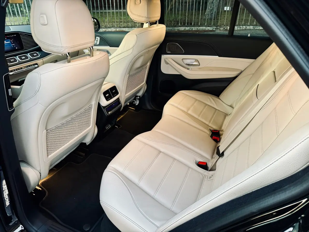 Mercedes Benz GLS Maybach 2022, vue avant — Nice Luxury Car Rental, Nice. Mercedes Benz GLS Maybach in Nice Louer une Mercedes Benz GLS Maybach 2022 à Nice, c'est…