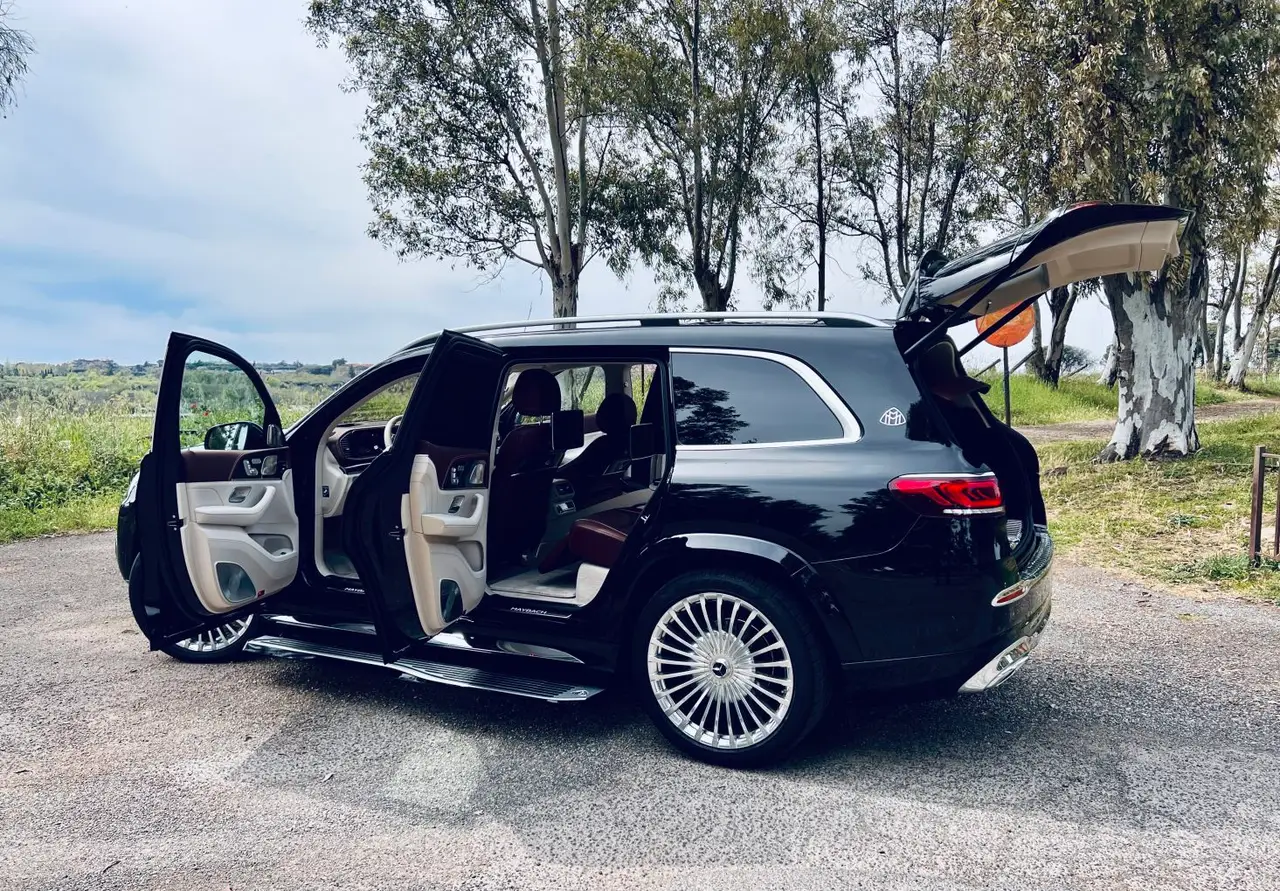 Mercedes Benz GLS Maybach 2022, vue arrière — Nice Luxury Car Rental, Nice. Mercedes Benz GLS Maybach in Nice Louer une Mercedes Benz GLS Maybach 2022 à Nice, c'est…