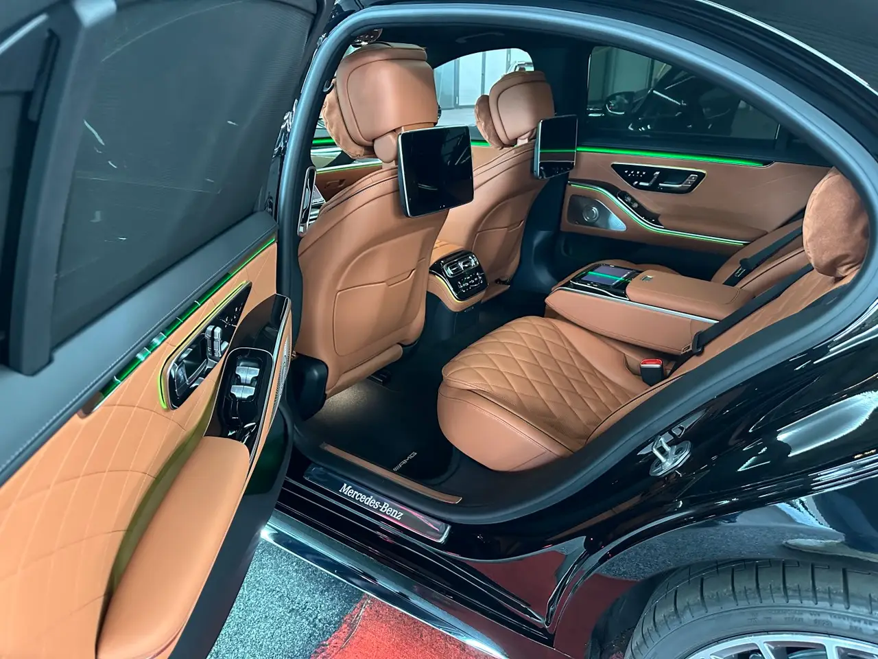 Mercedes Benz S-klasse S400 Long 4-Matic 2023, vue arrière — Nice Luxury Car Rental, Nice. Mercedes Benz S-klasse S400 Long 4-Matic in Nice La Mercedes Benz S-klasse S400 Long…