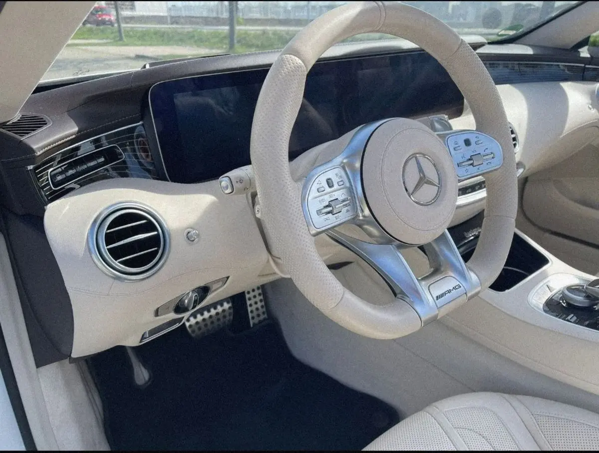 Mercedes Benz S560 Cabrio 2021, extérieur — Nice Luxury Car Rental, Nice. Mercedes Benz S560 Cabrio in Nice Le Mercedes Benz S560 Cabrio 2021 fait partie des…