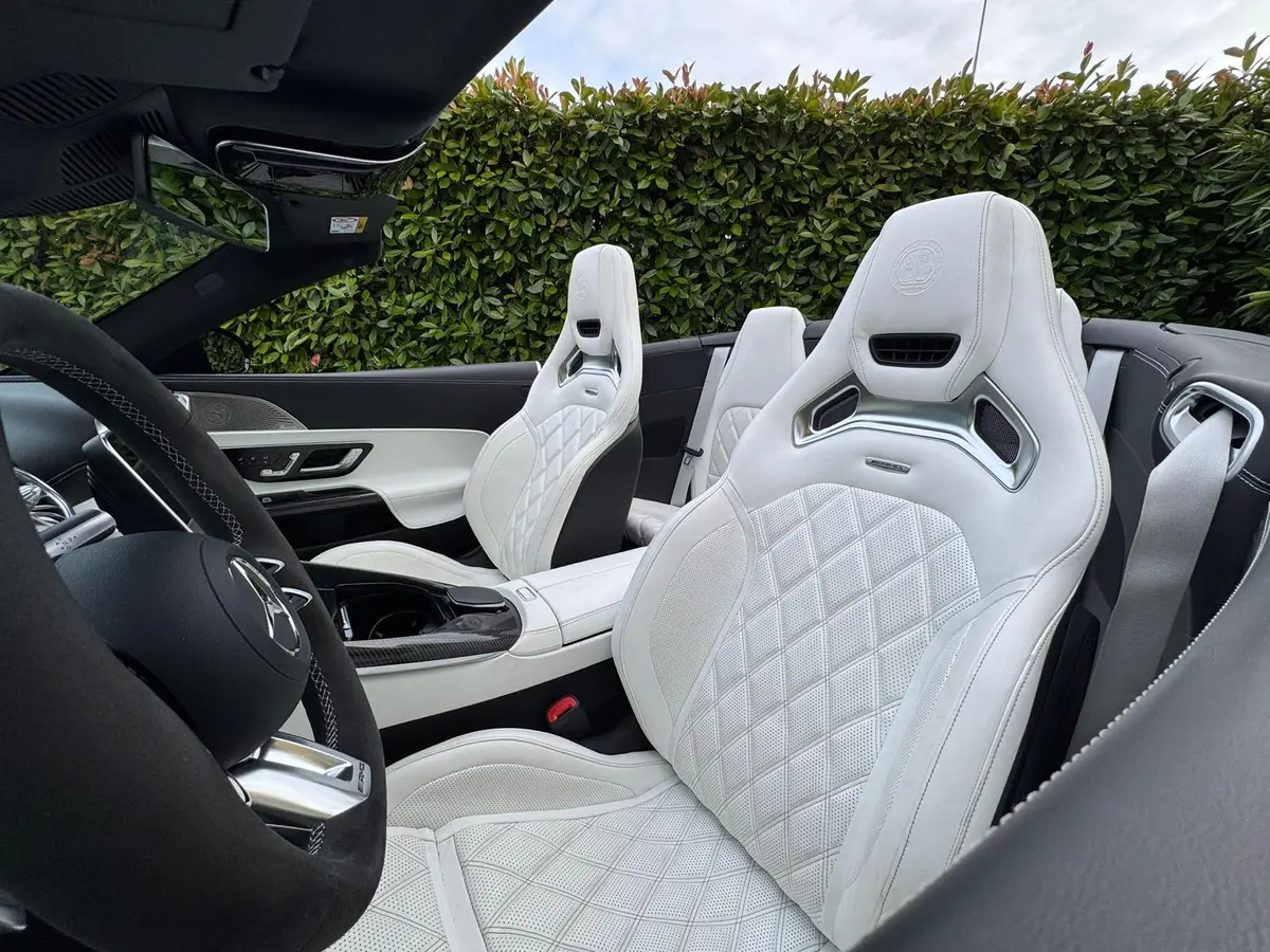 Mercedes Benz SL 63 AMG 2025, extérieur — Nice Luxury Car Rental, Nice. Mercedes Benz SL 63 AMG in Nice La Mercedes Benz SL 63 AMG 2025 fait partie des sportives…