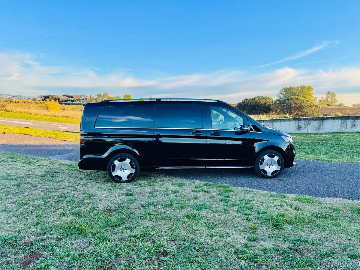 Mercedes Benz V300 4x4 XL Exclusive 7 seats 2025, vue avant — Nice Luxury Car Rental, Nice. Mercedes Benz V300 4x4 XL Exclusive 7 seats in Nice Le Mercedes Benz V300 4x4 XL…