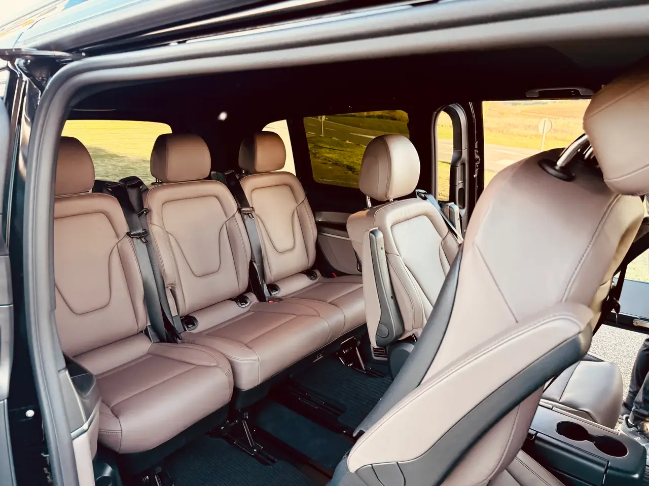 Mercedes Benz V300 4x4 XL Exclusive 7 seats 2025, intérieur — Nice Luxury Car Rental, Nice. Mercedes Benz V300 4x4 XL Exclusive 7 seats in Nice Le Mercedes Benz V300 4x4 XL…