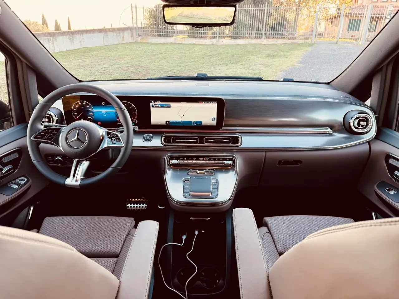 Mercedes Benz V300 4x4 XL Exclusive 7 seats 2025, tableau de bord — Nice Luxury Car Rental, Nice. Mercedes Benz V300 4x4 XL Exclusive 7 seats in Nice Le Mercedes Benz V300 4x4 XL…