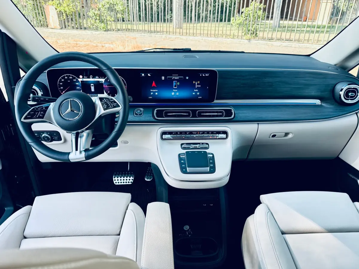 Mercedes Benz V300 4x4 XL VIP (Captain, 7 seat) 2025, vue arrière — Nice Luxury Car Rental, Nice. Mercedes Benz V300 4x4 XL VIP (Captain, 7 seat) in Nice Le Mercedes Benz V300 4x4 XL VIP…
