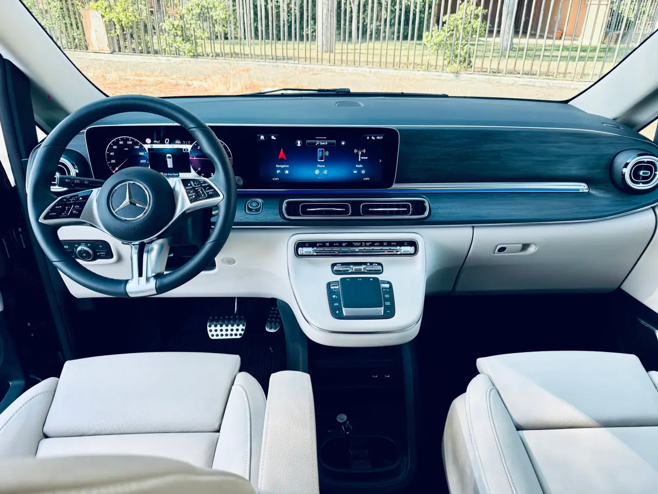 Mercedes Benz V300 4x4 XL VIP (Captain, 7 seat) 2025, vue arrière — Nice Luxury Car Rental, Nice. Mercedes Benz V300 4x4 XL VIP (Captain, 7 seat) in Nice Le Mercedes Benz V300 4x4 XL VIP…