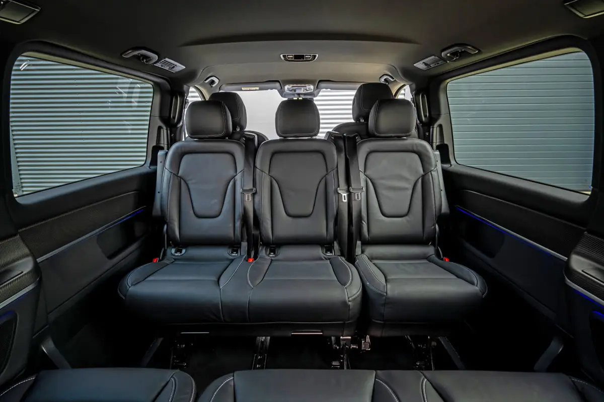 Mercedes Benz V300 8 seats 2025, intérieur — Nice Luxury Car Rental, Nice. Mercedes Benz V300 8 seats in Nice Le Mercedes Benz V300 8 seats 2025 est proposé à la…