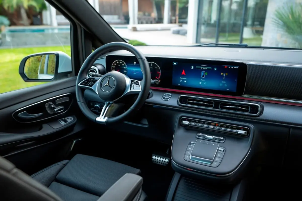 Mercedes Benz V300 8 seats 2025, tableau de bord — Nice Luxury Car Rental, Nice. Mercedes Benz V300 8 seats in Nice Le Mercedes Benz V300 8 seats 2025 est proposé à la…