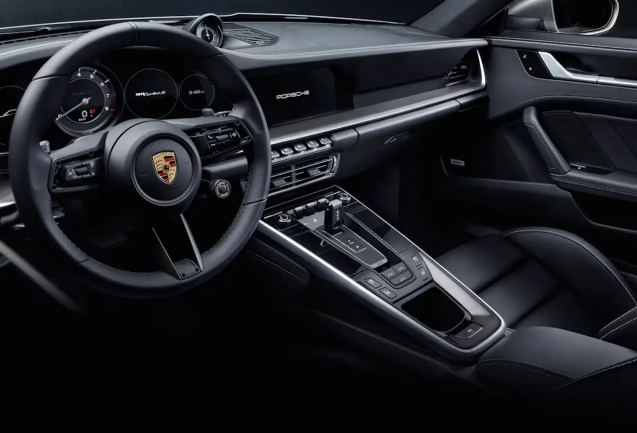 Porsche 992 Carrera 4 GTS Cabrio 2024, extérieur — Nice Luxury Car Rental, Nice. Porsche 992 Carrera 4 GTS Cabrio in Nice La Porsche 992 Carrera 4 GTS Cabrio 2024 se loue…