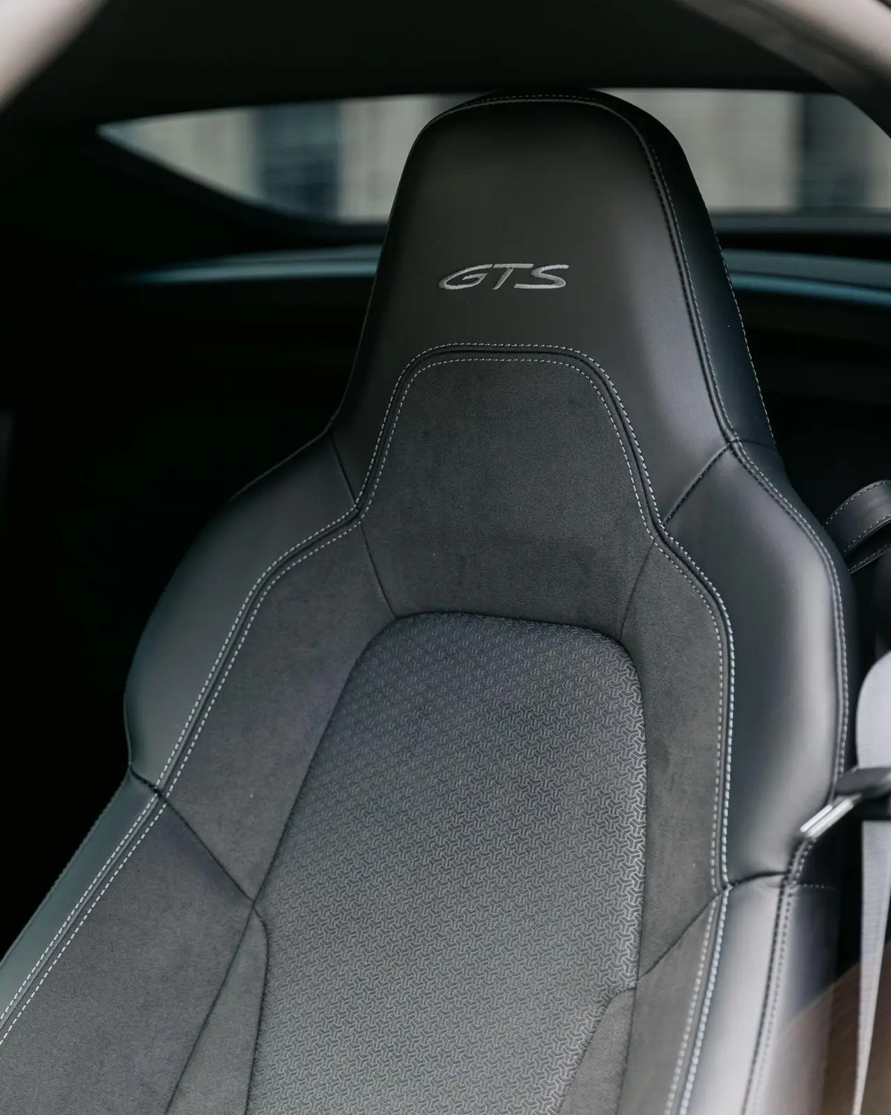 Porsche Carrera Spyder 992,2 GTS 2025, intérieur — Nice Luxury Car Rental, Nice. Porsche Carrera Spyder 992,2 GTS in Nice Le Porsche Carrera Spyder 992,2 GTS 2025 fait…