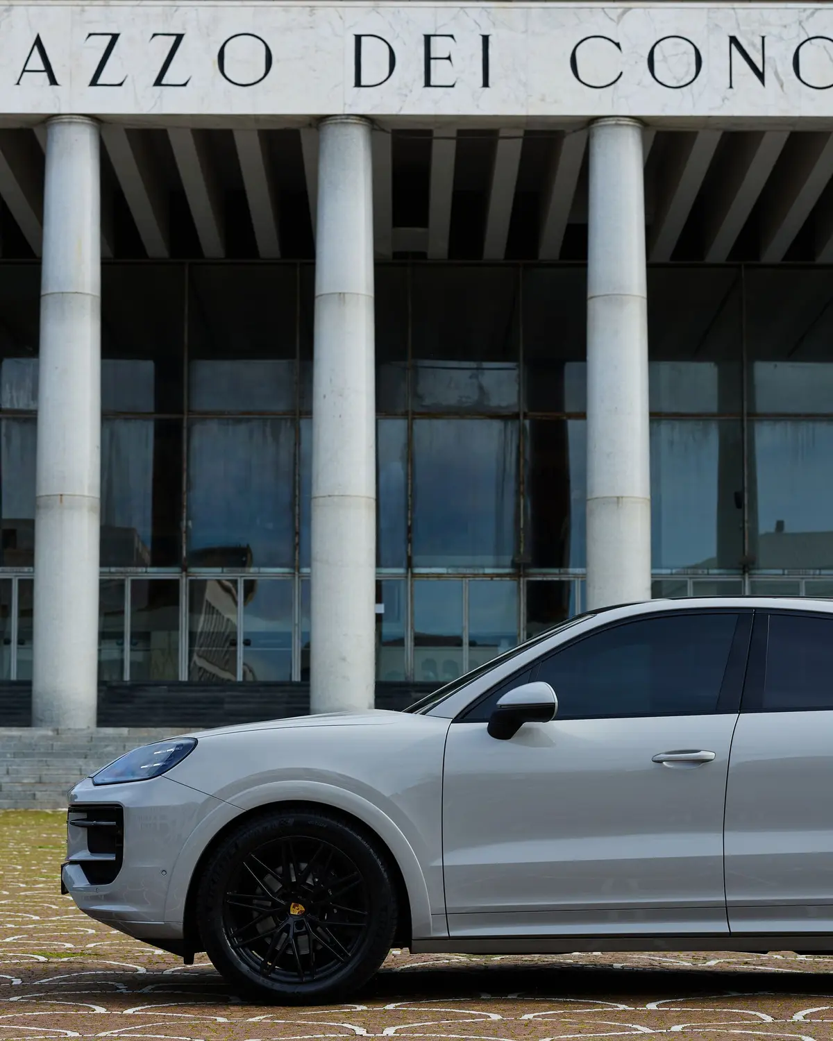 Porsche Cayenne 2025, vue avant — Nice Luxury Car Rental, Nice. Porsche Cayenne in Nice La Porsche Cayenne 2025 fait partie des véhicules proposés à la…