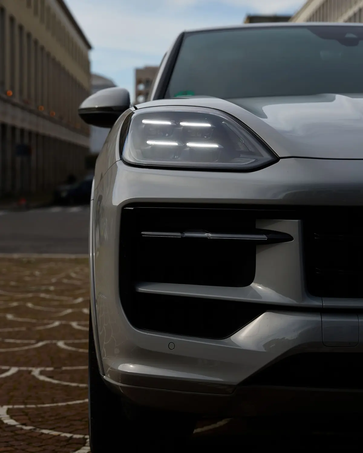 Porsche Cayenne 2025, vue arrière — Nice Luxury Car Rental, Nice. Porsche Cayenne in Nice La Porsche Cayenne 2025 fait partie des véhicules proposés à la…