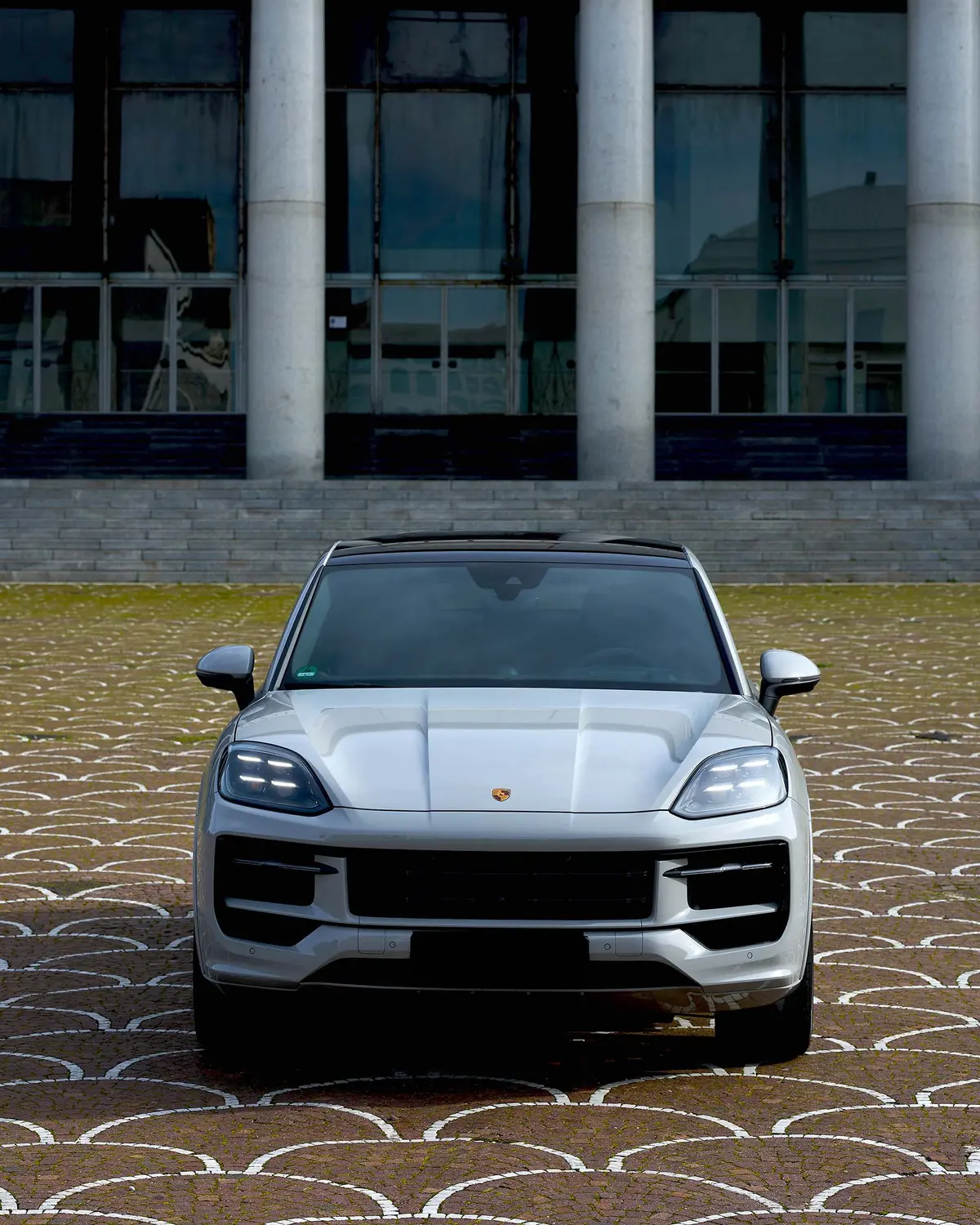 Porsche Cayenne 2025 — Nice Luxury Car Rental, Nice. Porsche Cayenne in Nice La Porsche Cayenne 2025 fait partie des véhicules proposés à la…