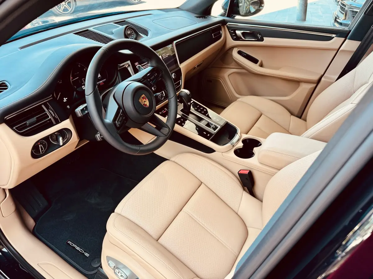 Porsche Macan 2024, vue avant — Nice Luxury Car Rental, Nice. Porsche Macan in Nice Le Porsche Macan 2024 est proposé à la location à Nice pour les…
