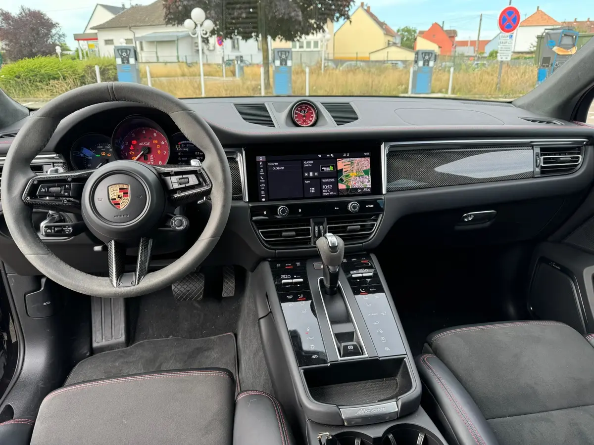 Porsche Macan GTS 2024, extérieur — Nice Luxury Car Rental, Nice. Porsche Macan GTS in Nice La Porsche Macan GTS 2024 rejoint la sélection disponible à la…