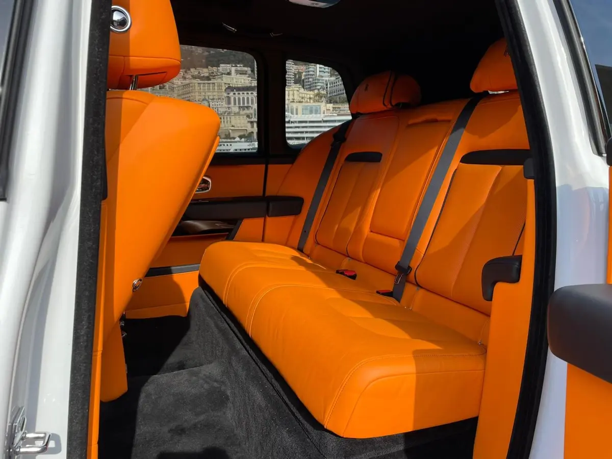 Rolls-Royce Cullinan 2022, vue avant — Nice Luxury Car Rental, Nice. Rolls-Royce Cullinan in Nice Le Rolls-Royce Cullinan 2022 est disponible à la location à…