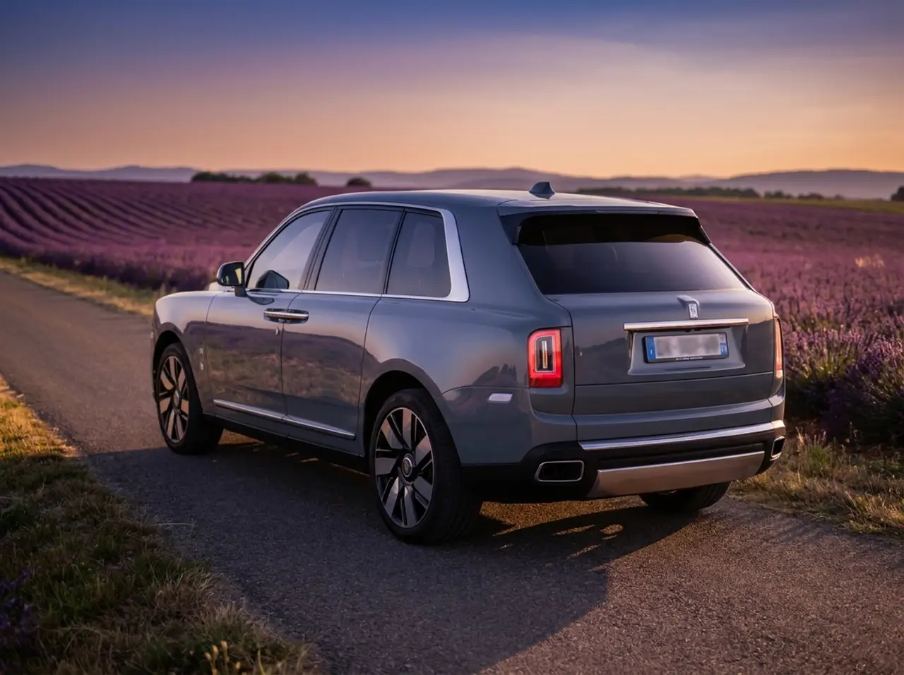 Rolls-Royce Cullinan 2025, vue avant — Nice Luxury Car Rental, Nice. Rolls-Royce Cullinan 2025 in Nice La Rolls-Royce Cullinan 2025 est proposée à la location…