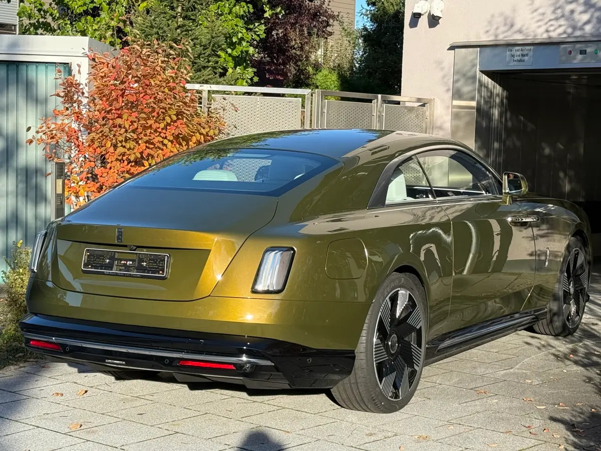 Rolls-Royce Spectre 2024, внешний вид — Nice Luxury Car Rental, Ницца. Rolls-Royce Spectre in Ницца Rolls-Royce Spectre 2024 года доступен для аренды в Ницце…