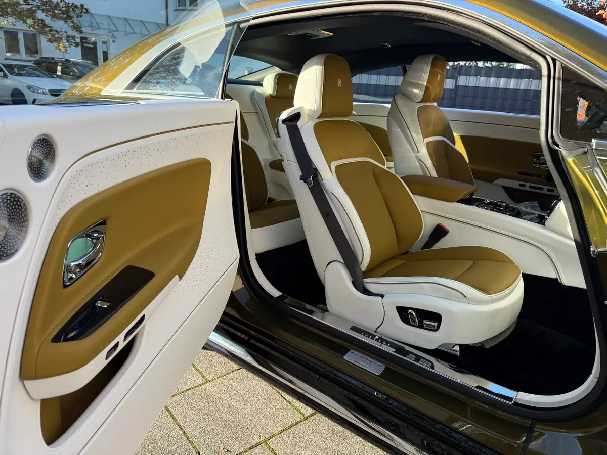 Rolls-Royce Spectre 2024, вид спереди — Nice Luxury Car Rental, Ницца. Rolls-Royce Spectre in Ницца Rolls-Royce Spectre 2024 года доступен для аренды в Ницце…