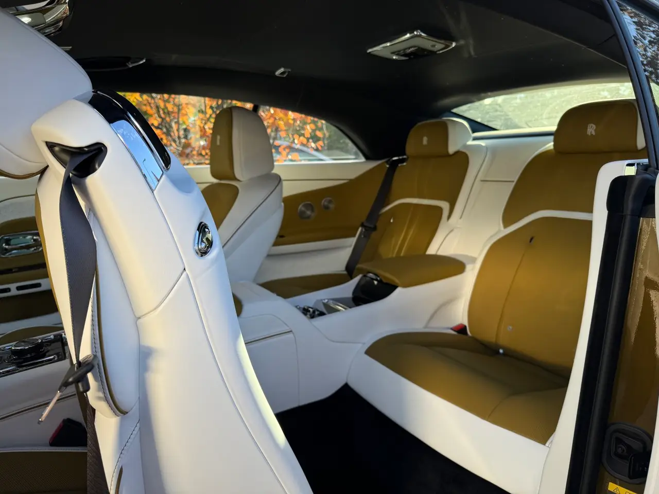 Rolls-Royce Spectre 2024, салон — Nice Luxury Car Rental, Ницца. Rolls-Royce Spectre in Ницца Rolls-Royce Spectre 2024 года доступен для аренды в Ницце…