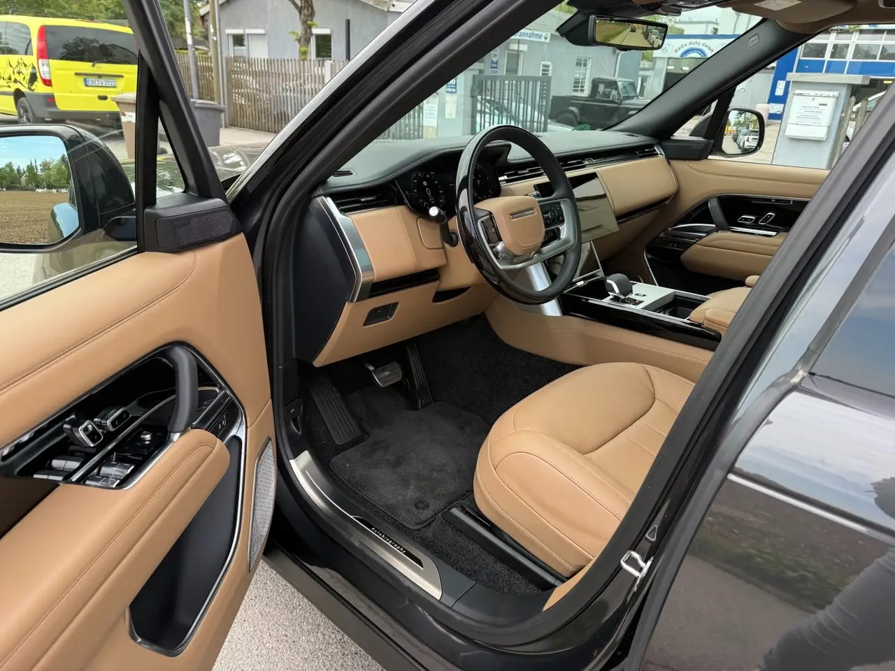 Rover Range Rover Autobiography D350 7s 2025, vista frontal — Nice Luxury Car Rental, Niza. Rover Range Rover Autobiography D350 7s in Niza El Rover Range Rover Autobiography D350…