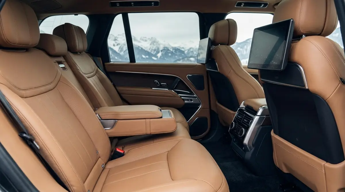 Rover Range Rover Autobiography P530 2026, salpicadero — Nice Luxury Car Rental, Niza. Rover Range Rover Autobiography P530 in Niza El Rover Range Rover Autobiography P530 2026…