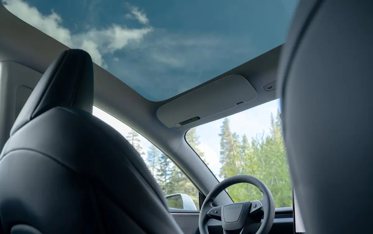 Tesla Model 3 Performance 2026, intérieur — Nice Luxury Car Rental, Nice. Tesla Model 3 Performance in Nice La Tesla Model 3 Performance 2026 est proposée à la…