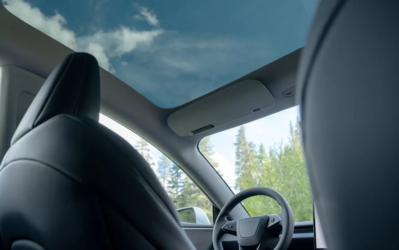 Tesla Model 3 Performance 2026, intérieur — Nice Luxury Car Rental, Nice. Tesla Model 3 Performance in Nice La Tesla Model 3 Performance 2026 est proposée à la…
